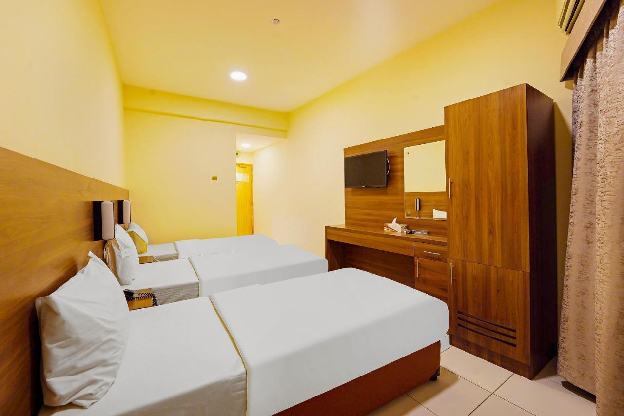 Oyo 925 Emirates Hotel Dubai Exterior photo